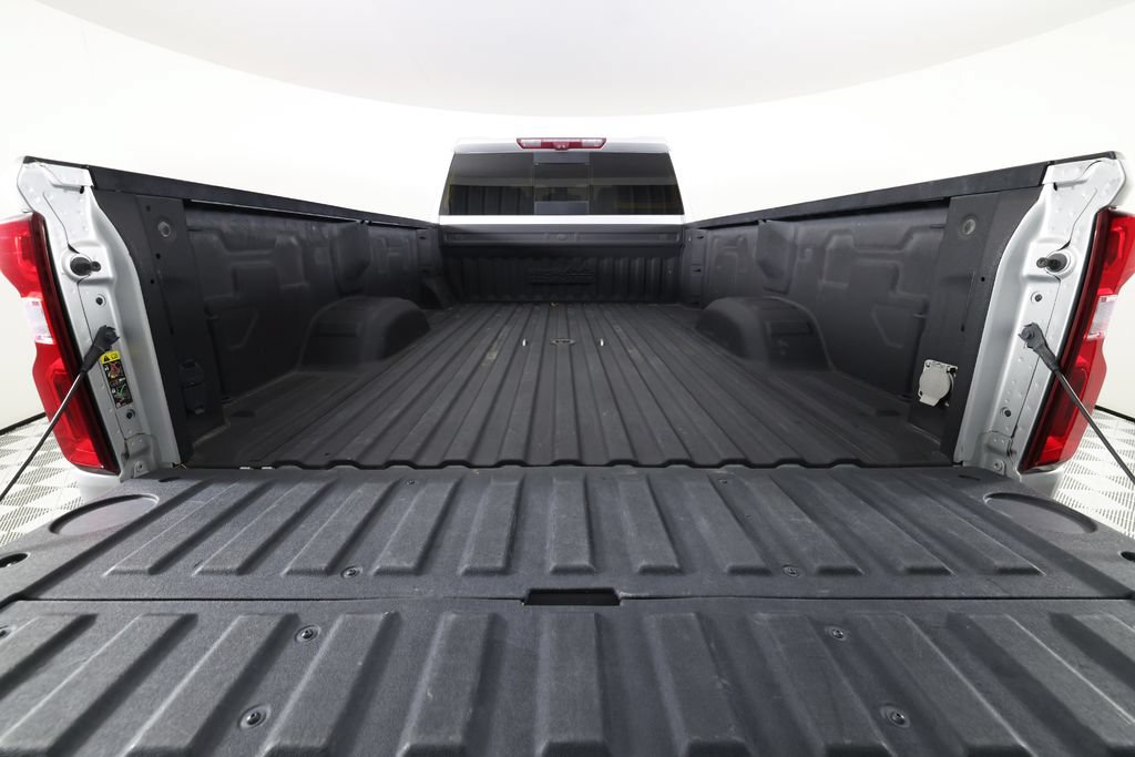 Used 2022 Chevrolet Silverado 3500 High Country w/ Technology Package AWD/4WD image 9