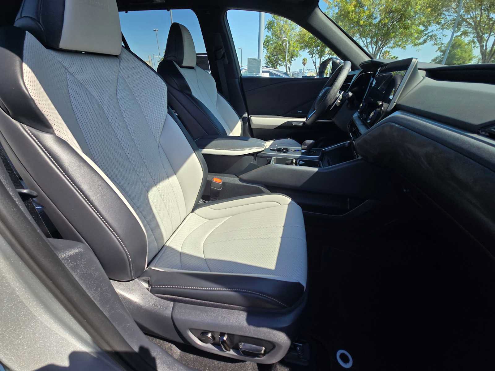New 2026 Lexus TX 500h AWD image 10