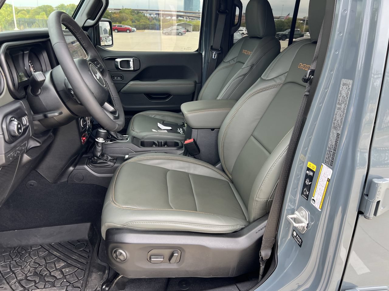 Used 2025 Jeep Gladiator Mojave AWD/4WD image 6