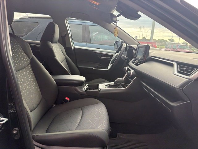 Used 2021 Toyota RAV4 XLE w/ XLE Grade Weather Package AWD/4WD image 14