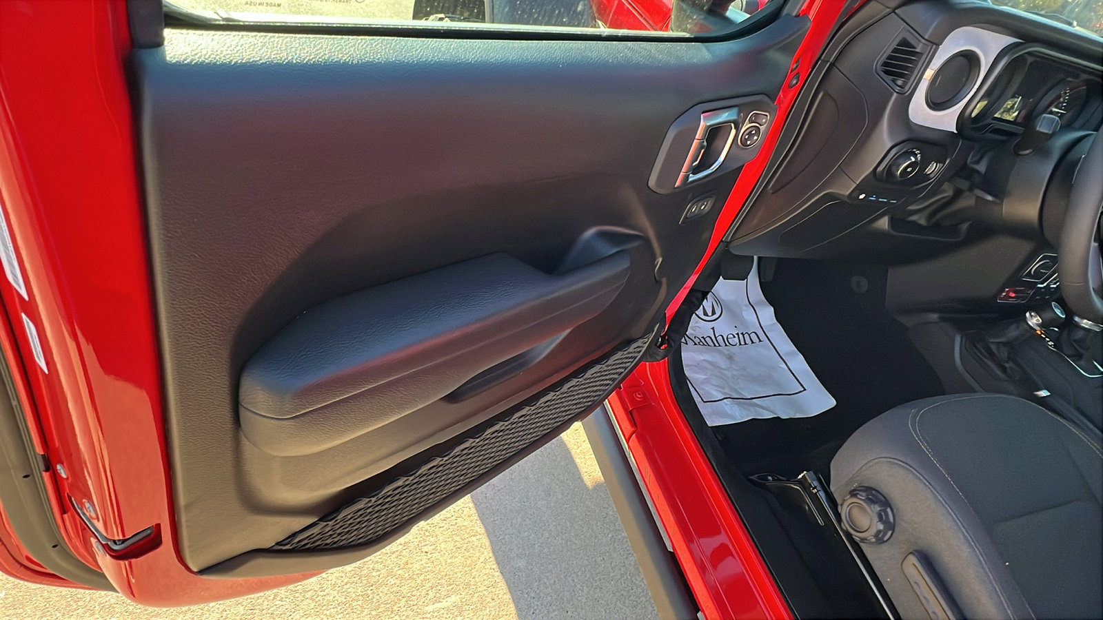 Used 2025 Jeep Wrangler Willys image 14