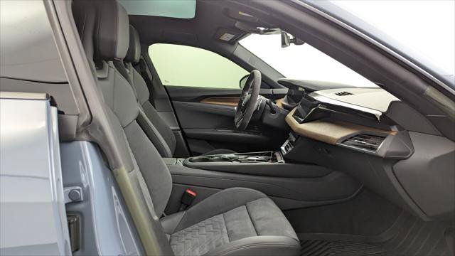 Used 2022 Audi e-tron GT Premium Plus AWD/4WD image 23