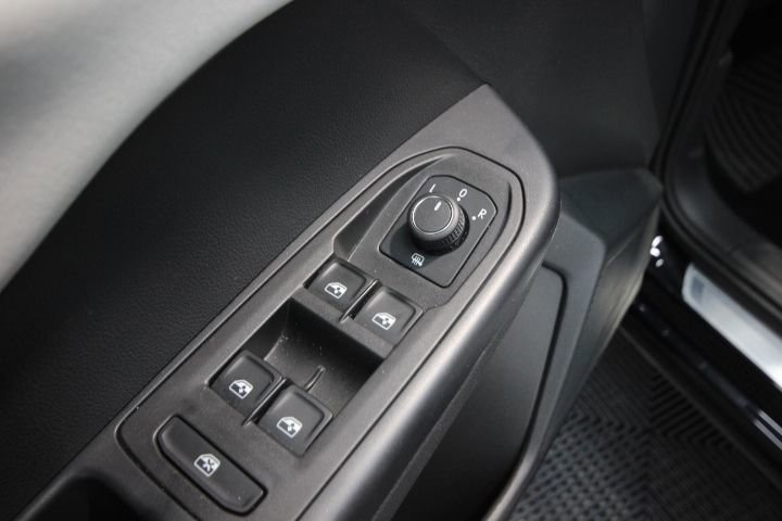 Used 2025 Volkswagen Taos SE AWD/4WD image 13