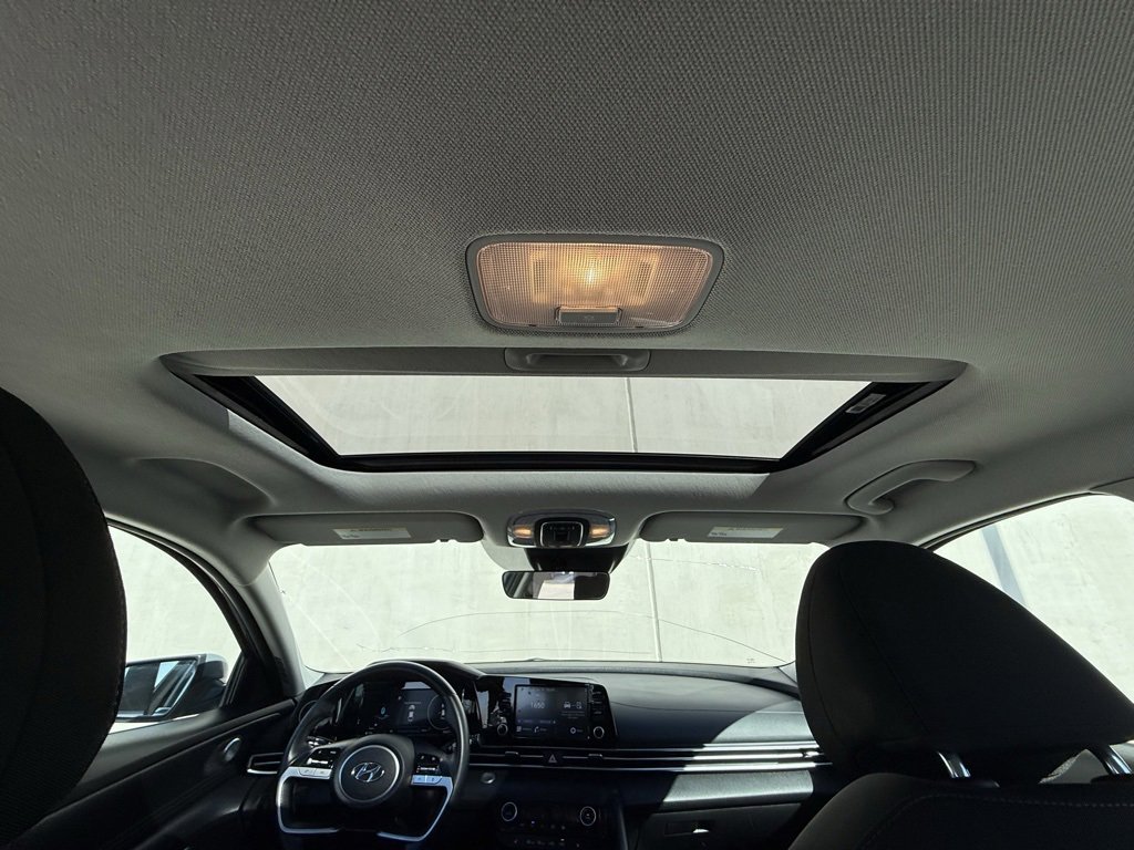 Used 2022 Hyundai Elantra SEL w/ Convenience + Premium Package image 8