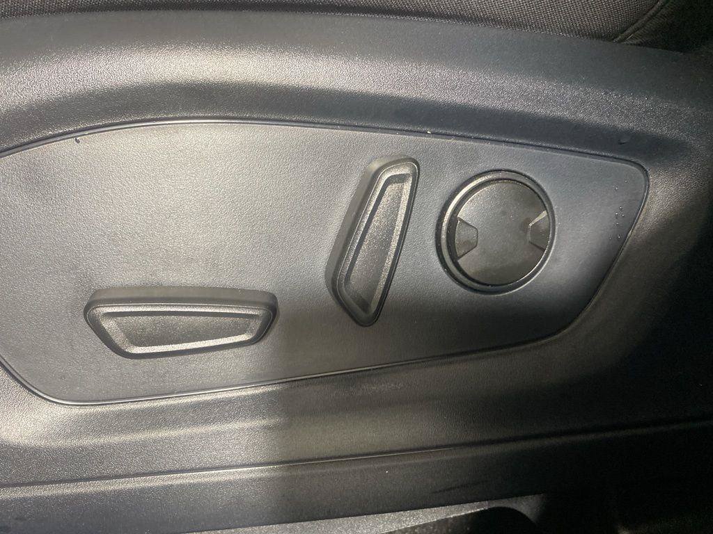 Used 2025 Ford Explorer Active AWD/4WD image 15