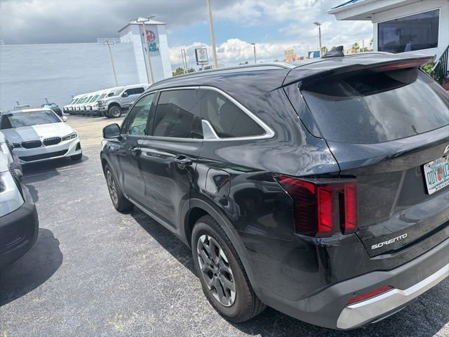 Used 2025 Kia Sorento S w/ Panoramic Sunroof Package FWD image 7