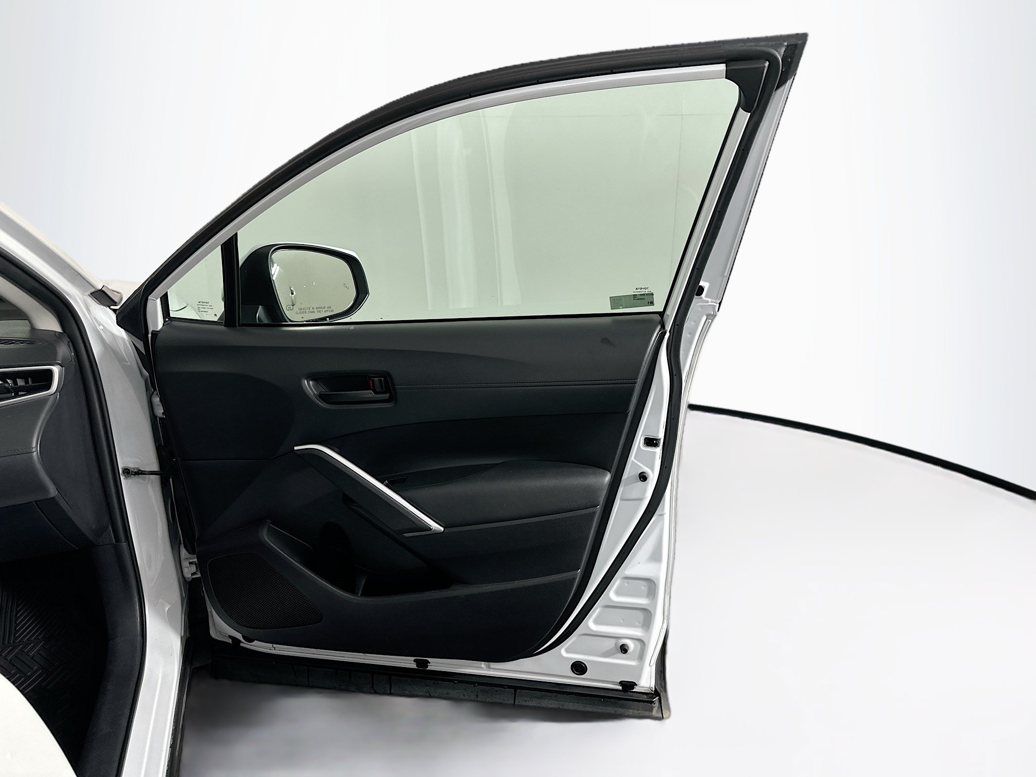 Used 2022 Toyota Corolla Cross LE FWD image 32