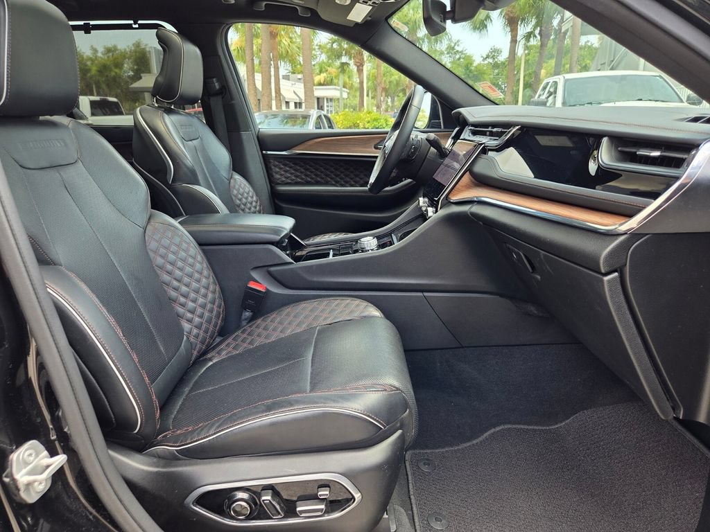 Used 2023 Jeep Grand Cherokee Summit w/ Luxury Tech Group V AWD/4WD image 21