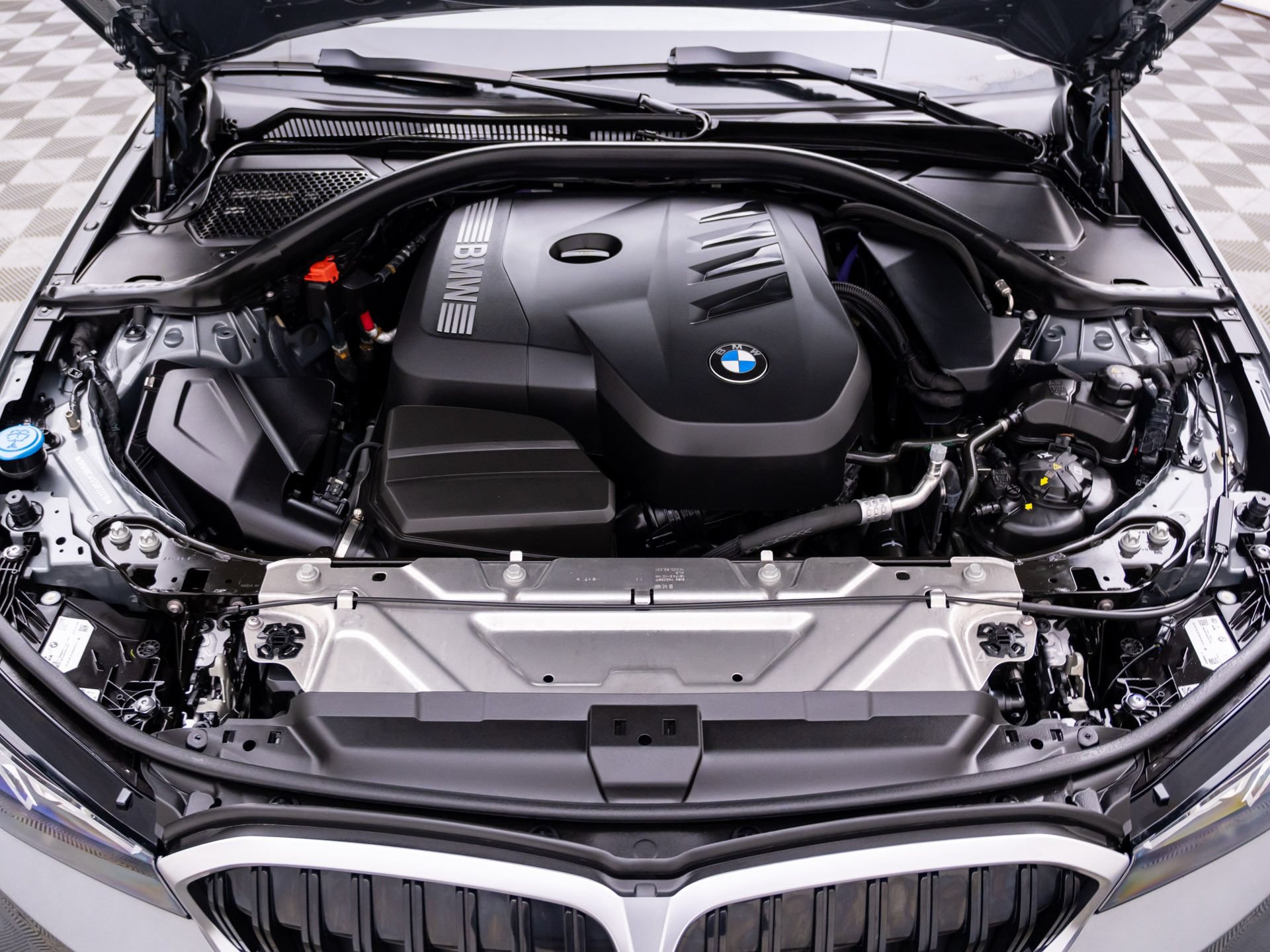 Certified 2025 BMW 330i xDrive Sedan AWD/4WD image 31