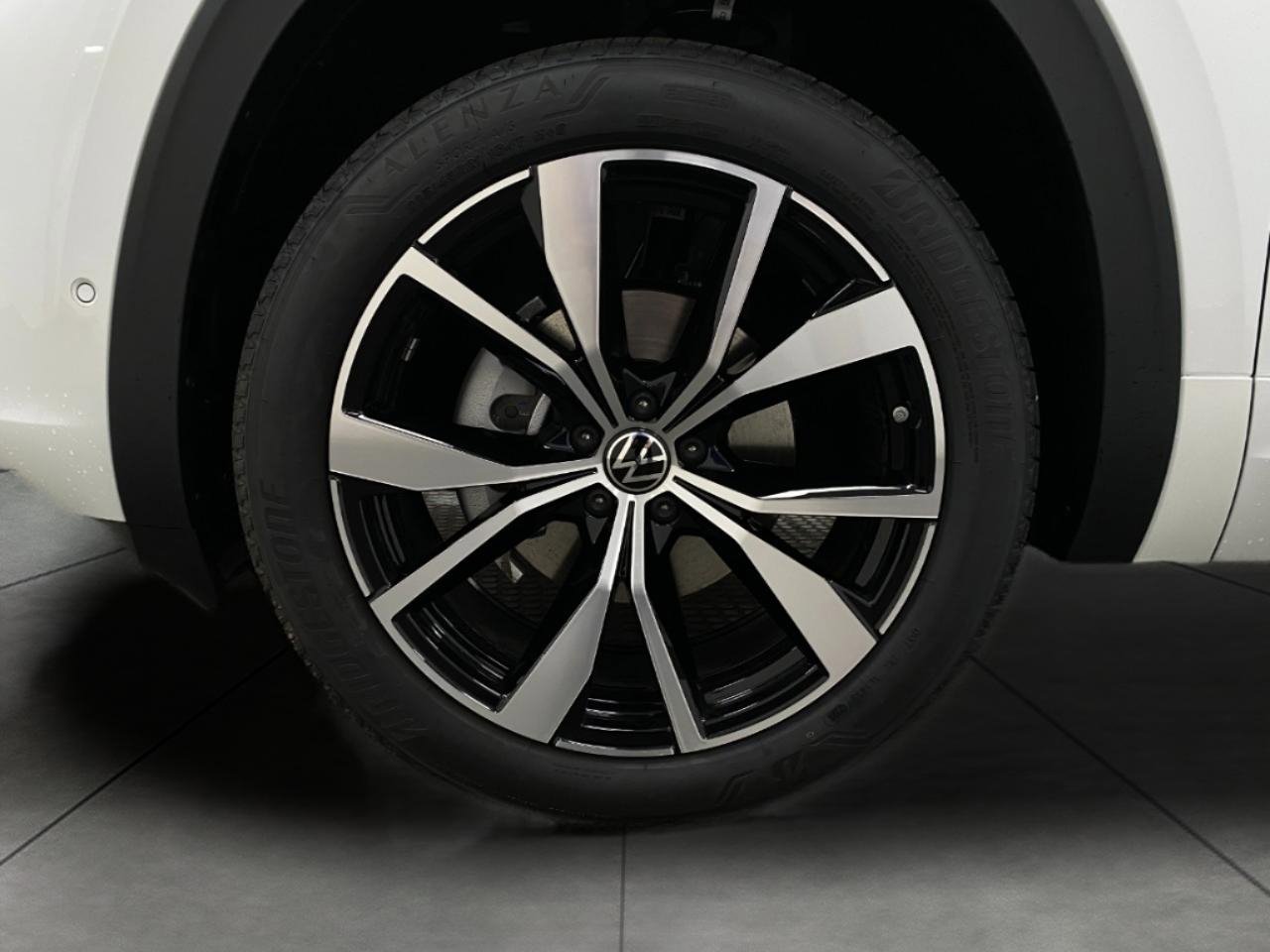 New 2026 Volkswagen Atlas SEL Premium R-Line image 13