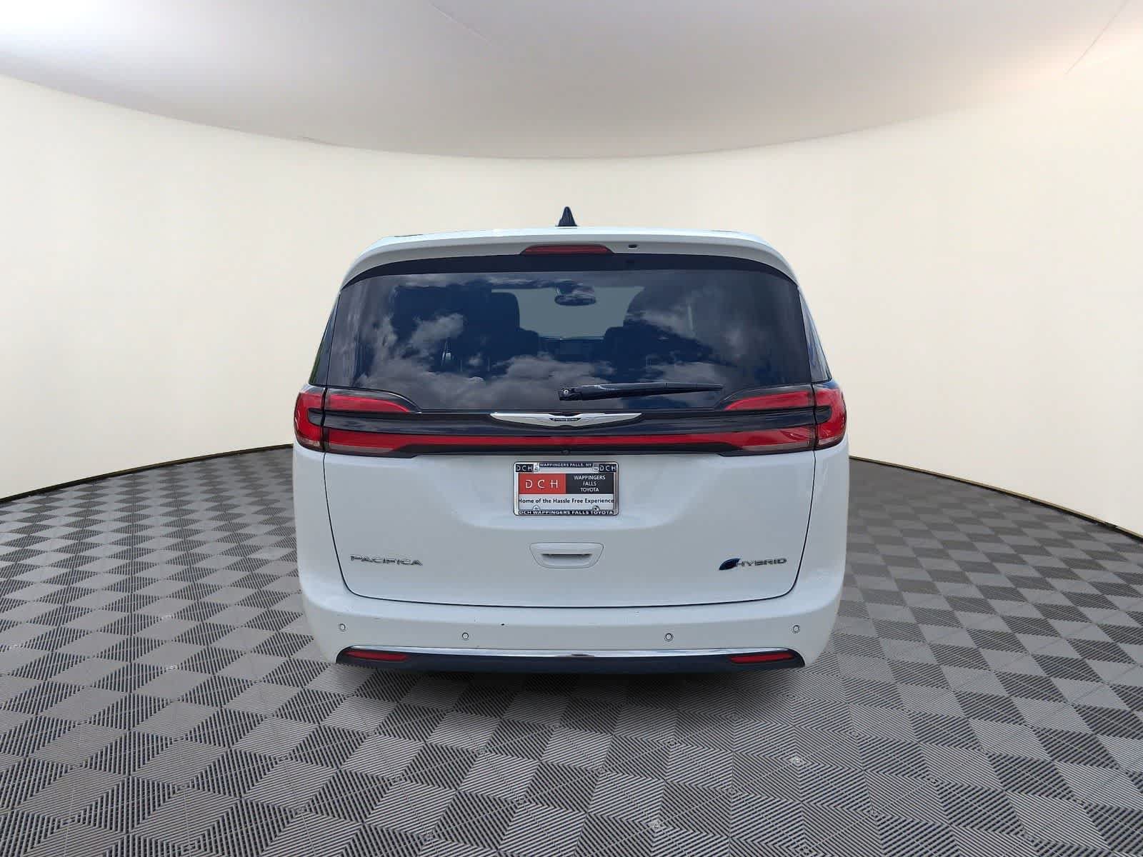 Used 2023 Chrysler Pacifica Limited FWD image 6