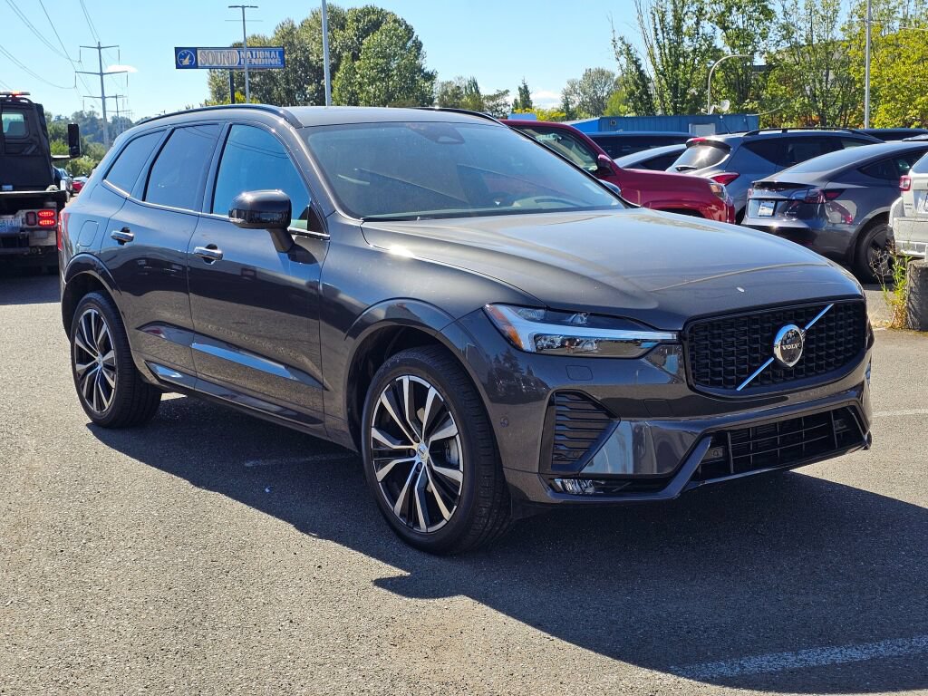 Used 2023 Volvo XC60 B5 Plus w/ Climate Package AWD/4WD image 3