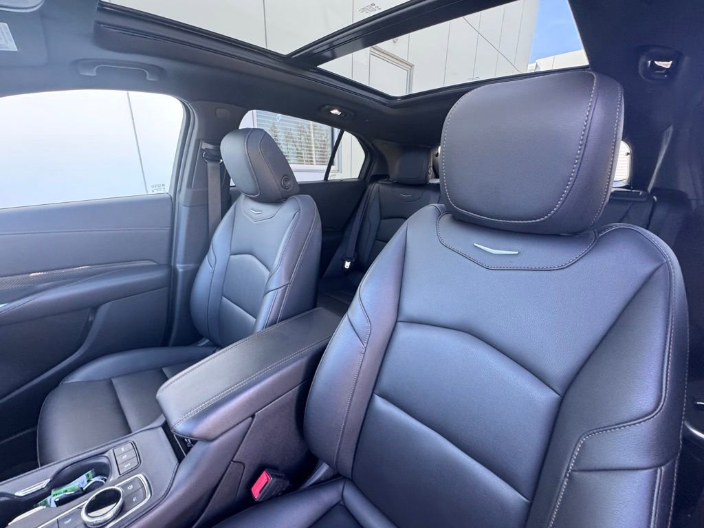 Used 2022 Cadillac XT4 Sport w/ Technology Package image 11