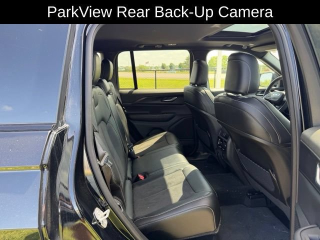 Used 2025 Jeep Grand Cherokee Altitude AWD/4WD image 10