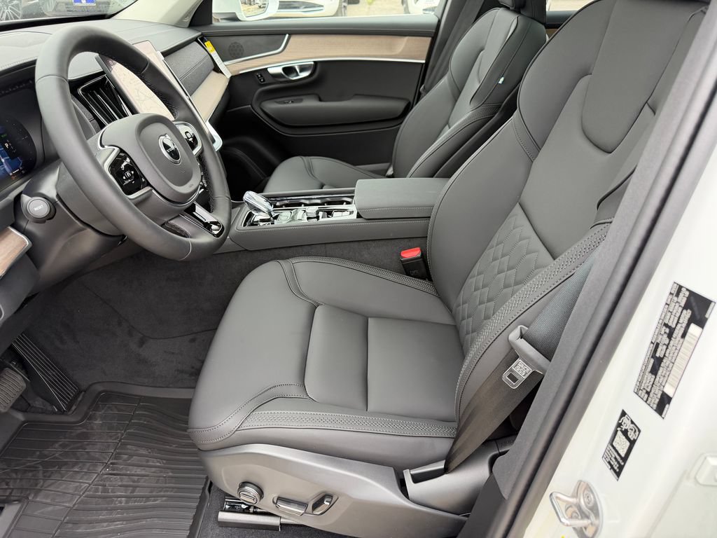New 2026 Volvo XC90 T8 Plus w/ Protection Package Premier AWD/4WD image 17