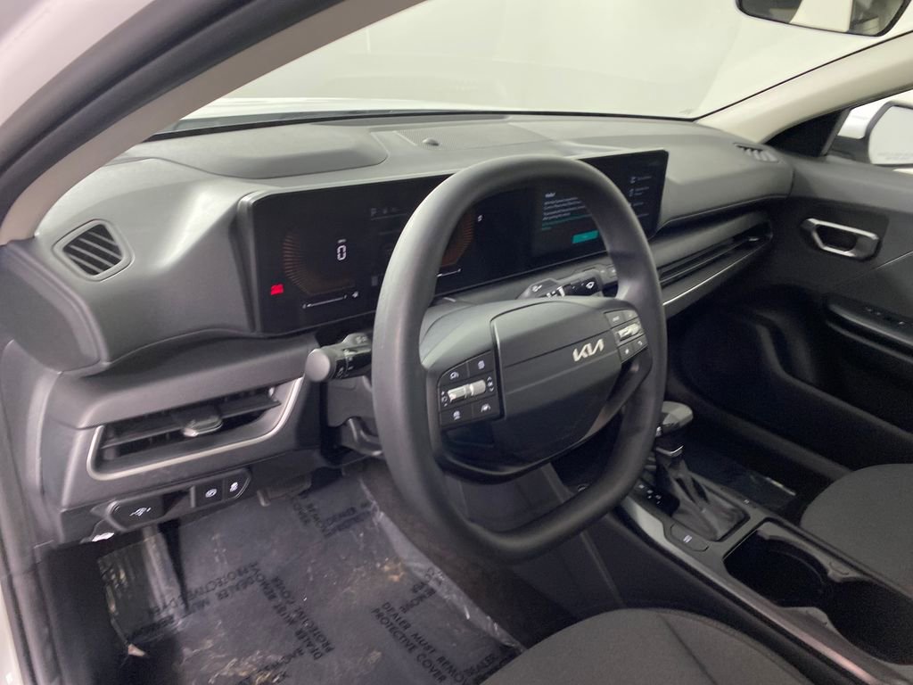 Used 2025 Kia K4 LX image 9