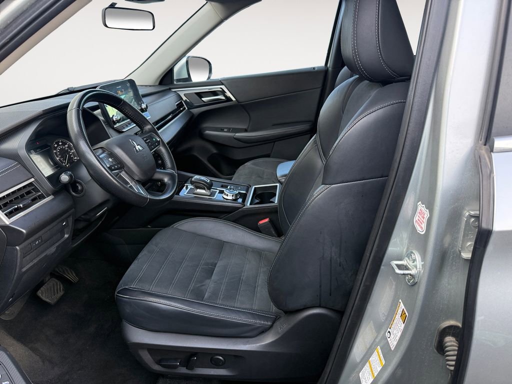 Used 2024 Mitsubishi Outlander SE image 9