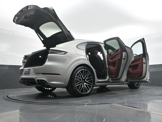 New 2026 Porsche Cayenne GTS image 27