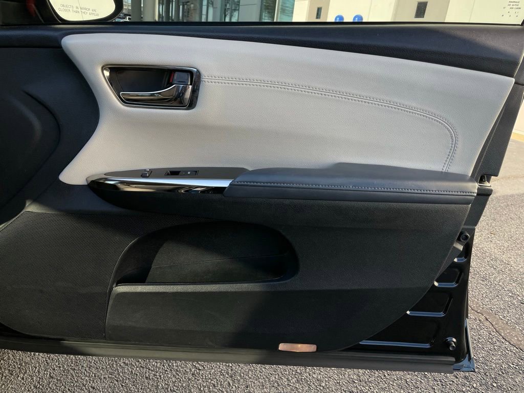 Used 2013 Toyota Avalon XLE image 28