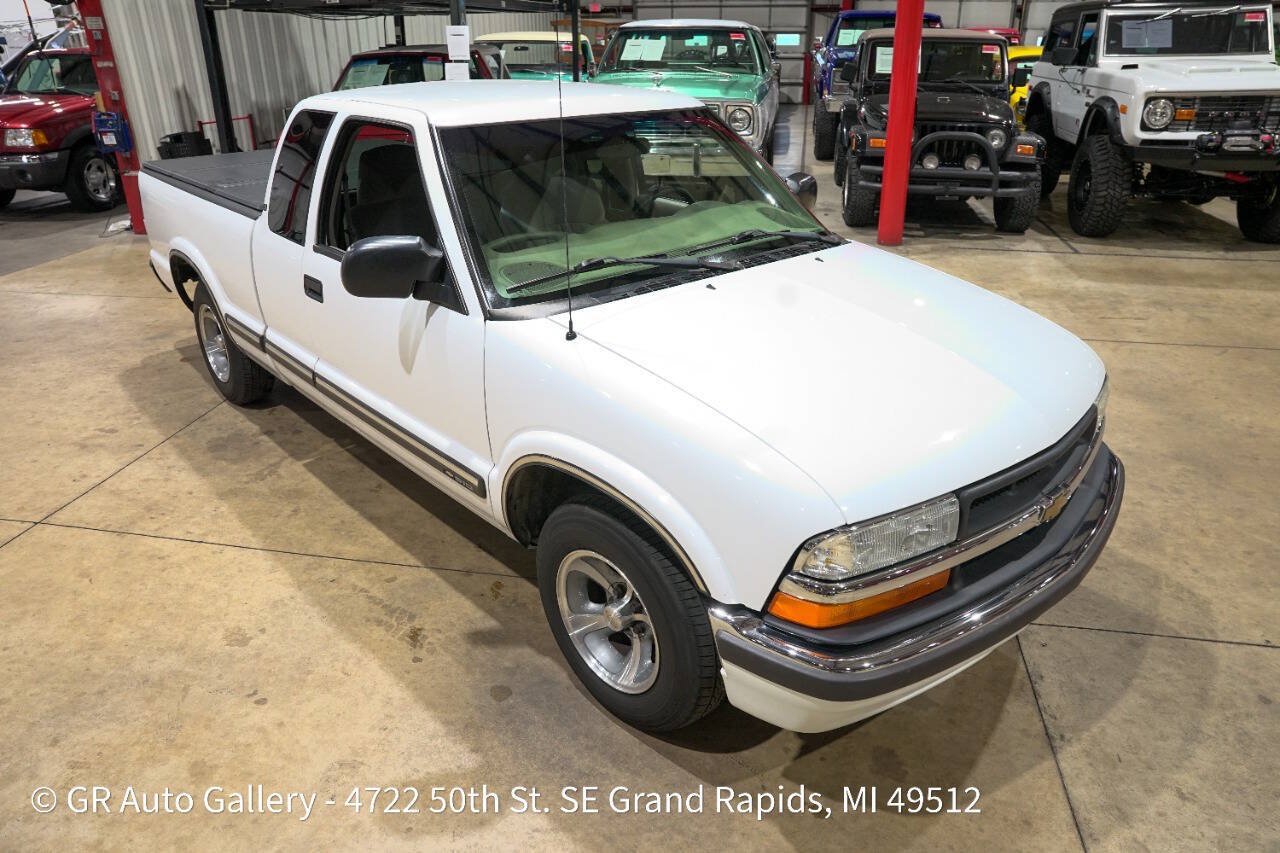 Used 2001 Chevrolet S10 Pickup LS w/ Preferred Equipment Group RWD image 14
