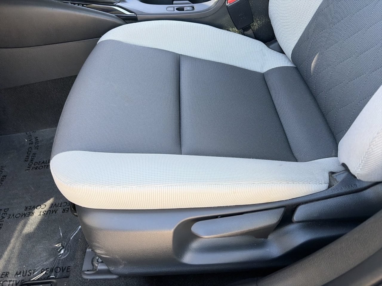 Used 2024 Toyota Corolla LE w/ LE Convenience Package FWD image 19