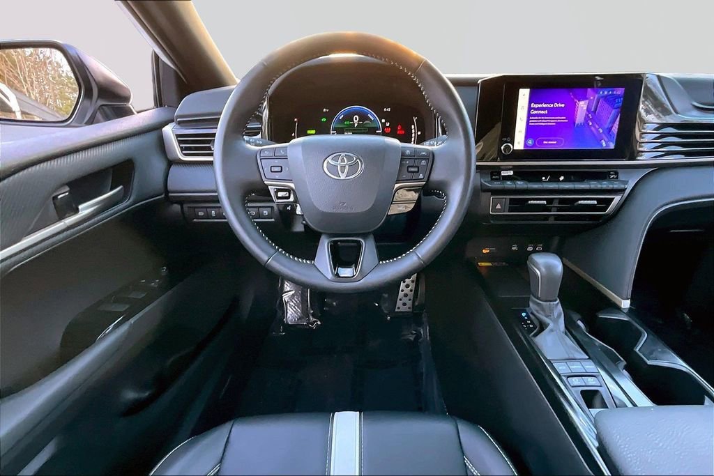 Used 2025 Toyota Camry SE image 9
