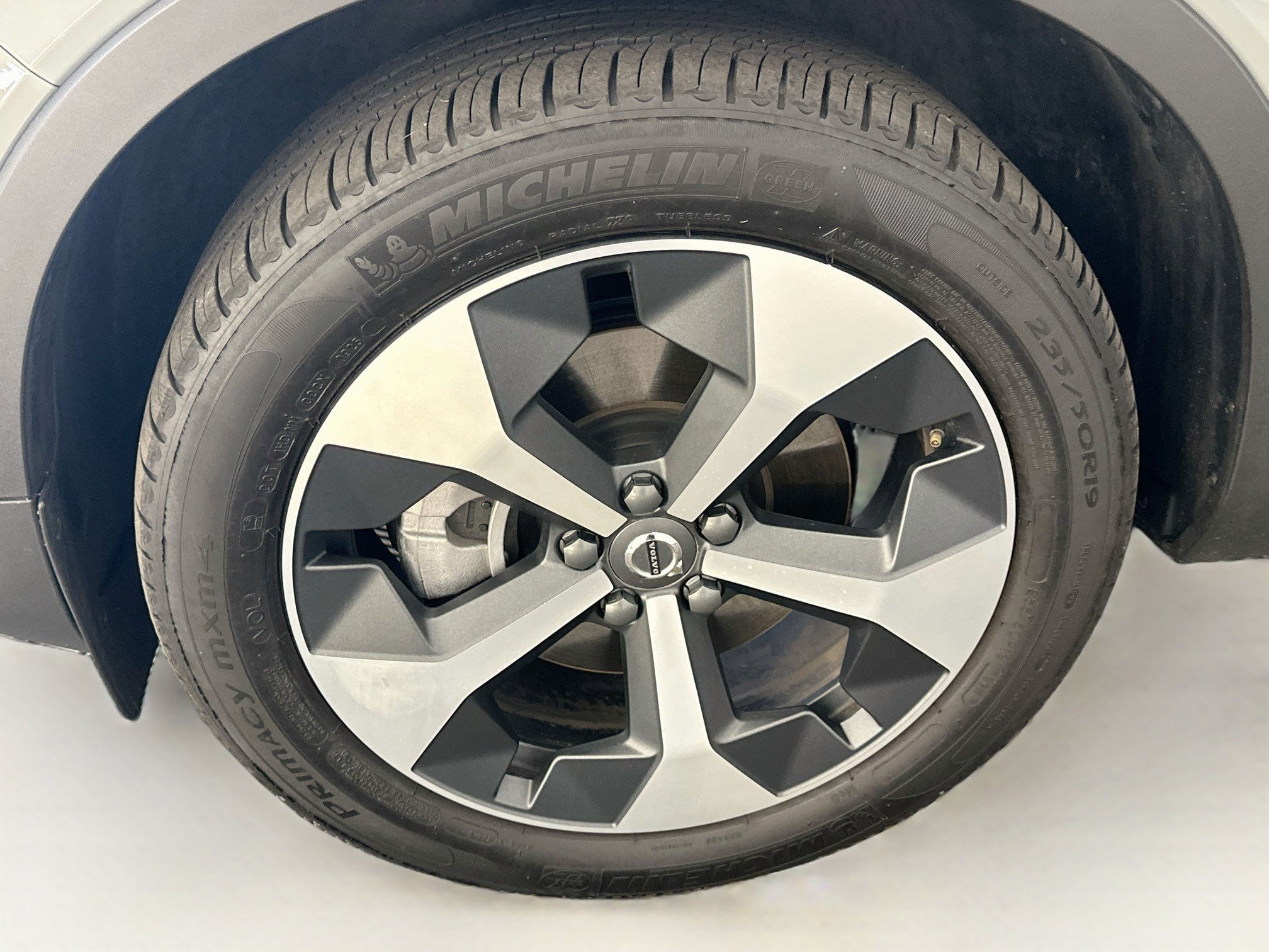 Used 2025 Volvo XC40 B5 Plus AWD/4WD image 11