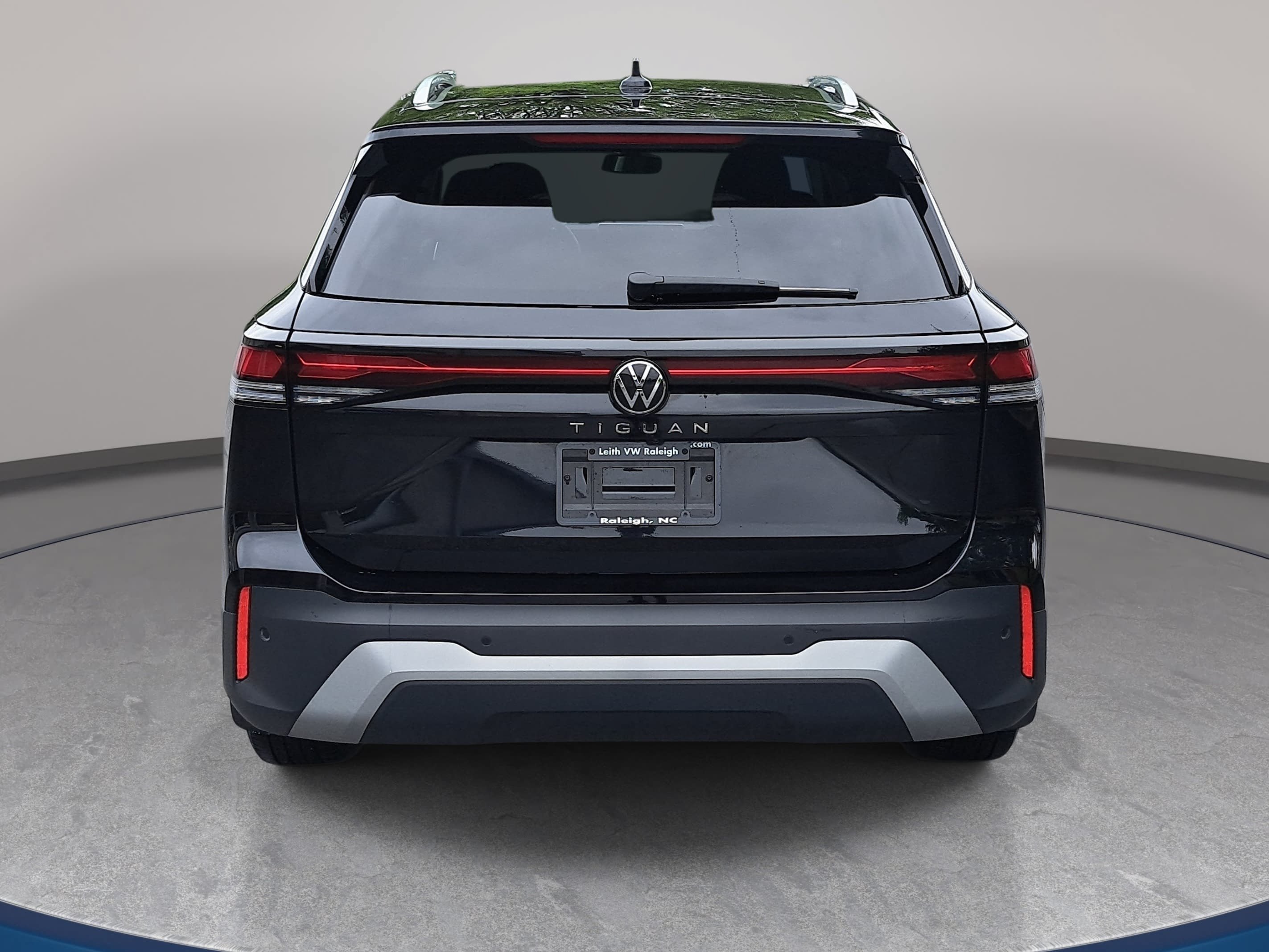 Certified 2025 Volkswagen Tiguan S FWD image 6