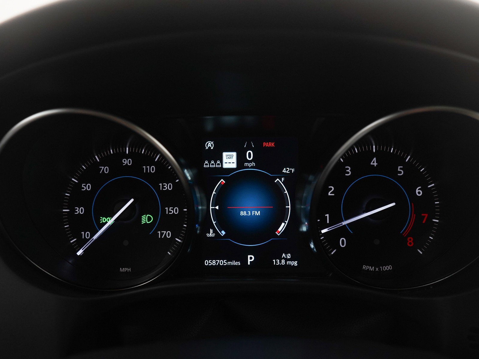 Used 2020 Jaguar F-PACE Premium image 28