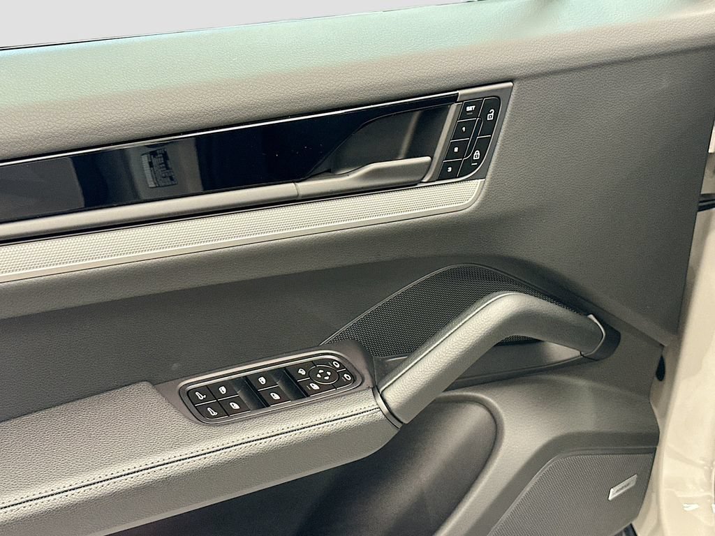 New 2026 Porsche Cayenne Coupe AWD/4WD image 20