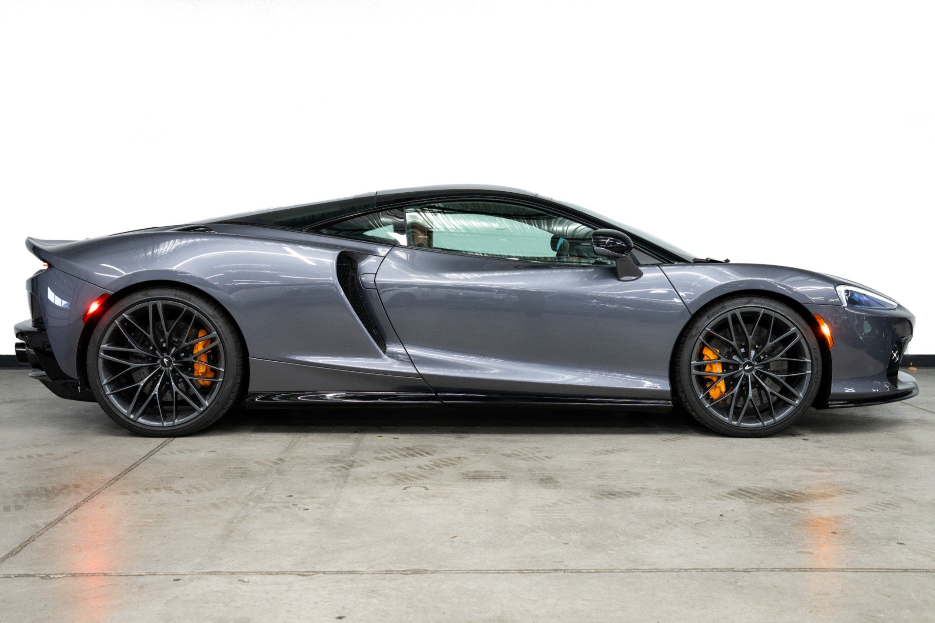 Used 2025 McLaren GTS RWD image 40