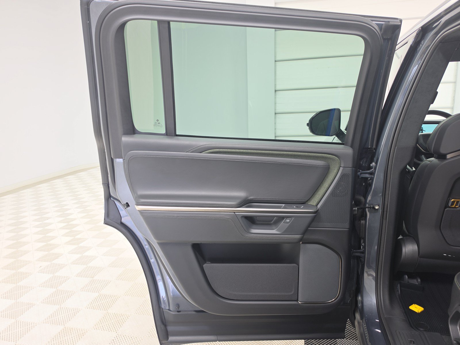 Used 2025 Rivian R1S Adventure AWD/4WD image 17