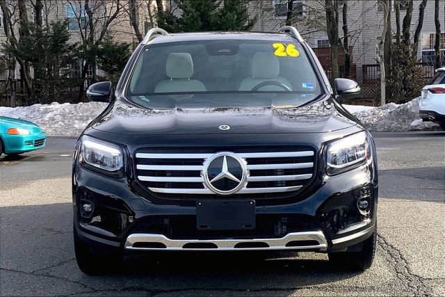 Used 2026 Mercedes-Benz GLB 250 4MATIC image 2