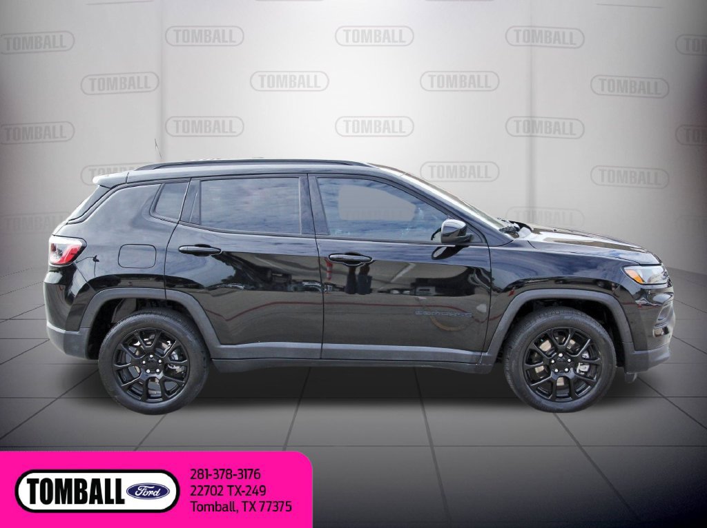 Used 2024 Jeep Compass Latitude w/ Altitude Special Edition AWD/4WD image 9