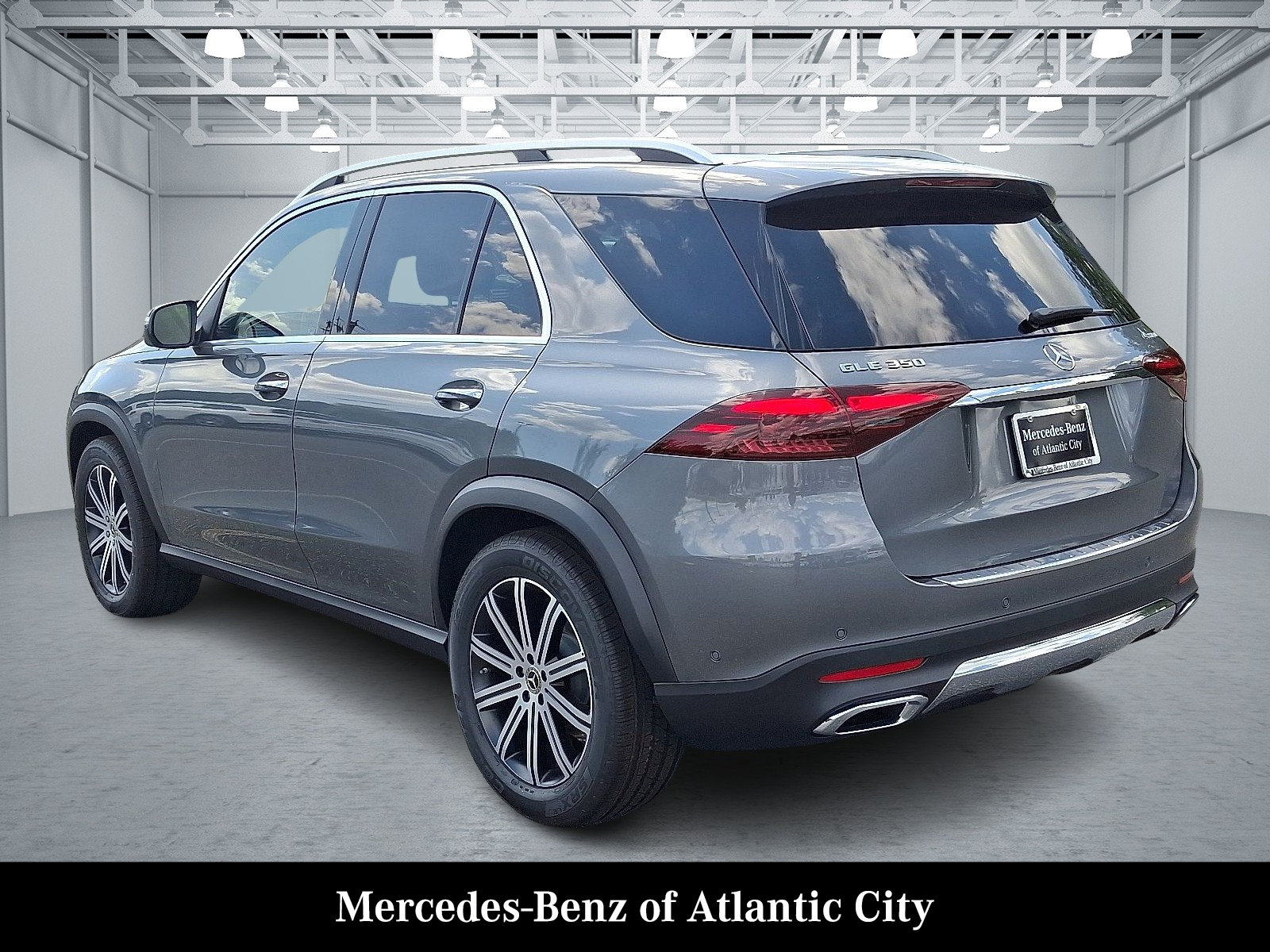 Used 2025 Mercedes-Benz GLE 350 4MATIC image 4