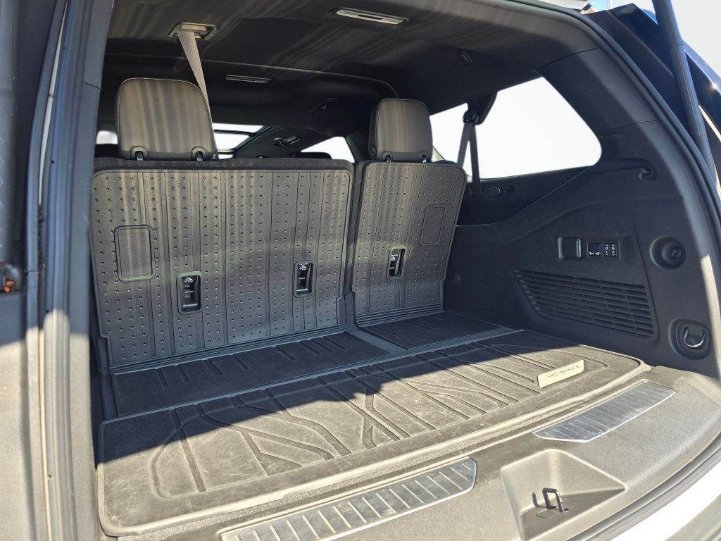 Used 2024 Chevrolet Suburban High Country AWD/4WD image 24