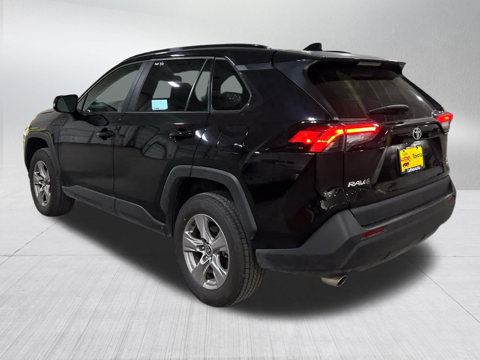 Used 2025 Toyota RAV4 XLE AWD/4WD image 4
