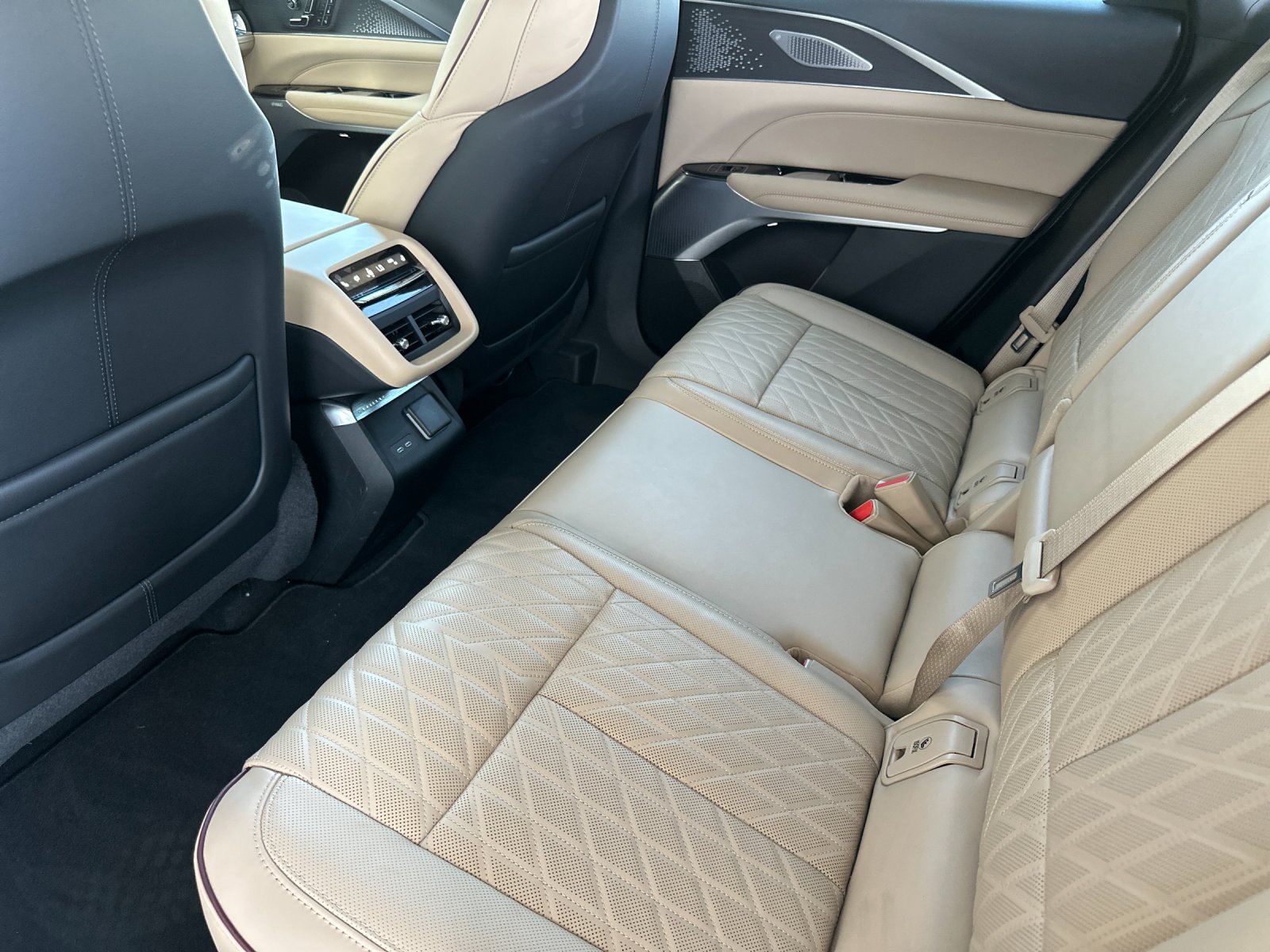 Used 2026 Cadillac Lyriq V AWD/4WD image 12
