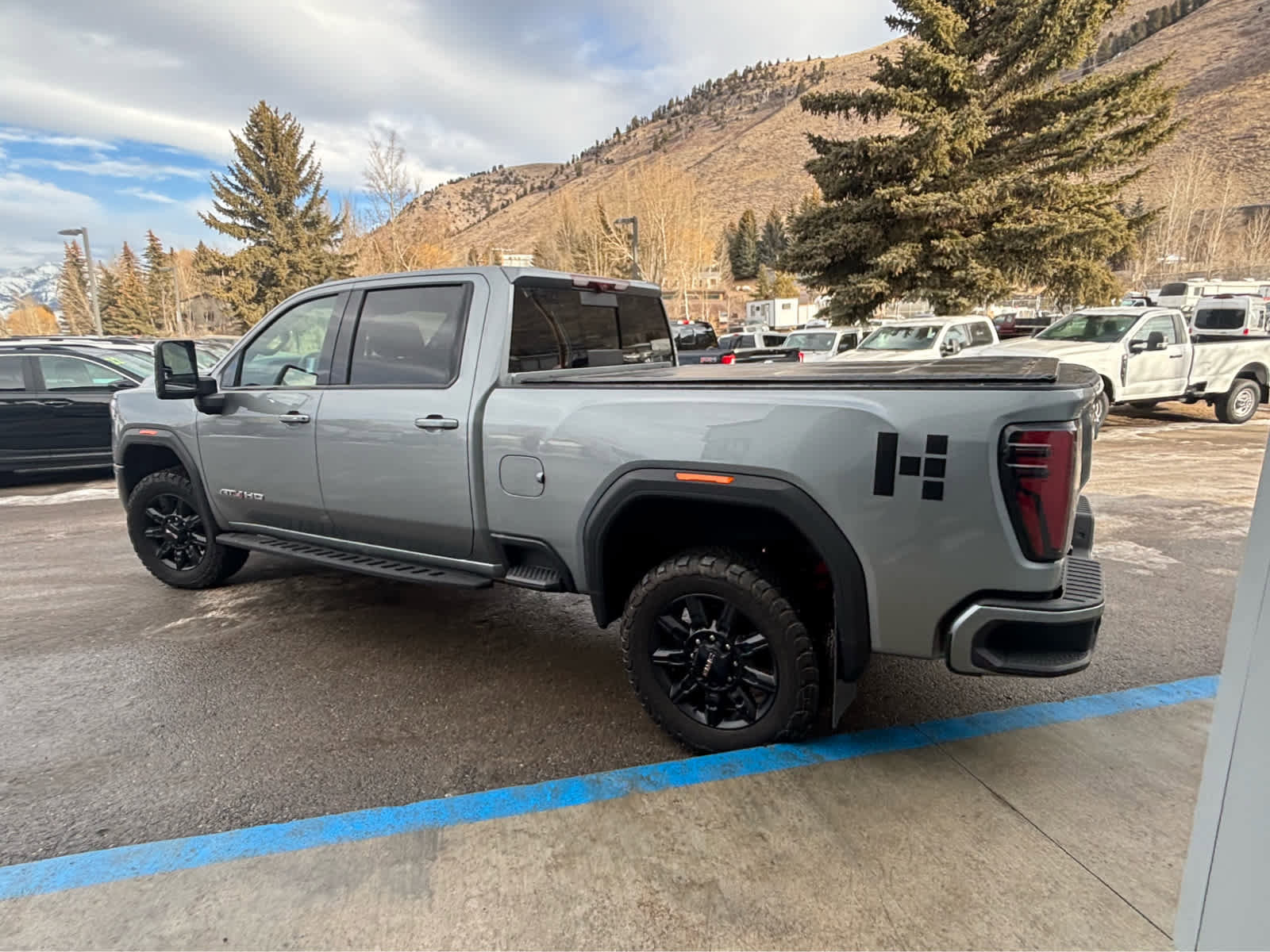 Used 2024 GMC Sierra 2500 AT4 w/ AT4 Premium Plus Package image 15