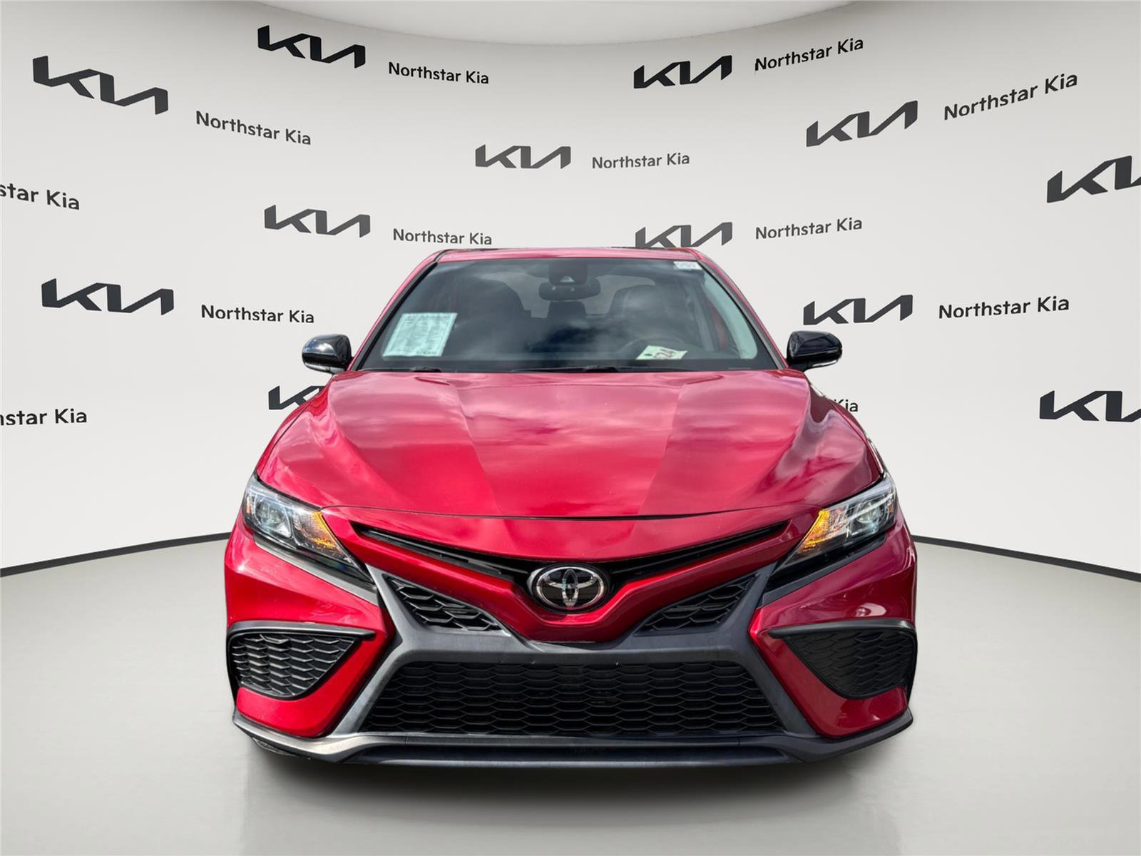 Used 2022 Toyota Camry SE w/ Audio Upgrade Package image 2