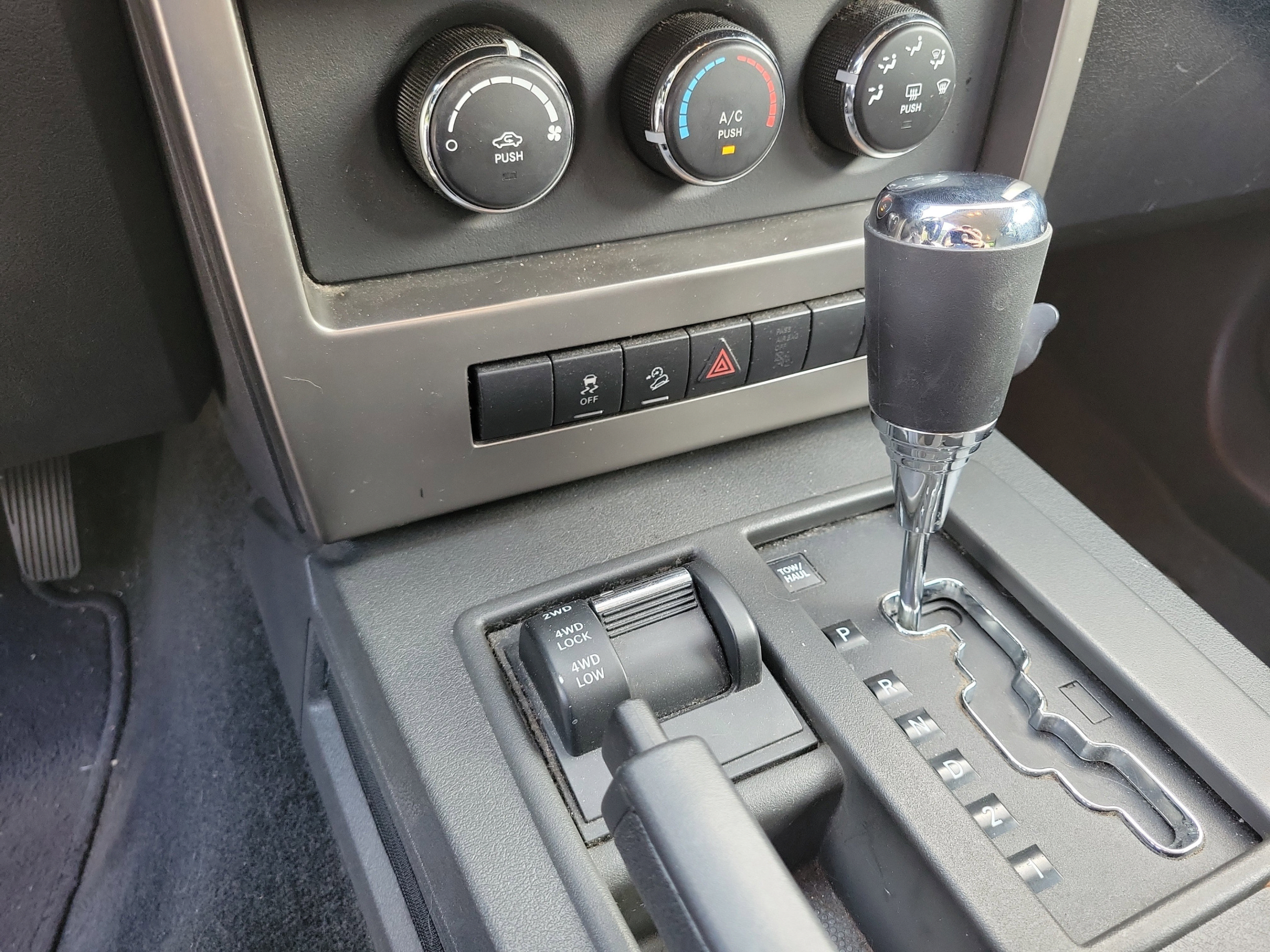 Used 2012 Jeep Liberty Sport AWD/4WD image 19