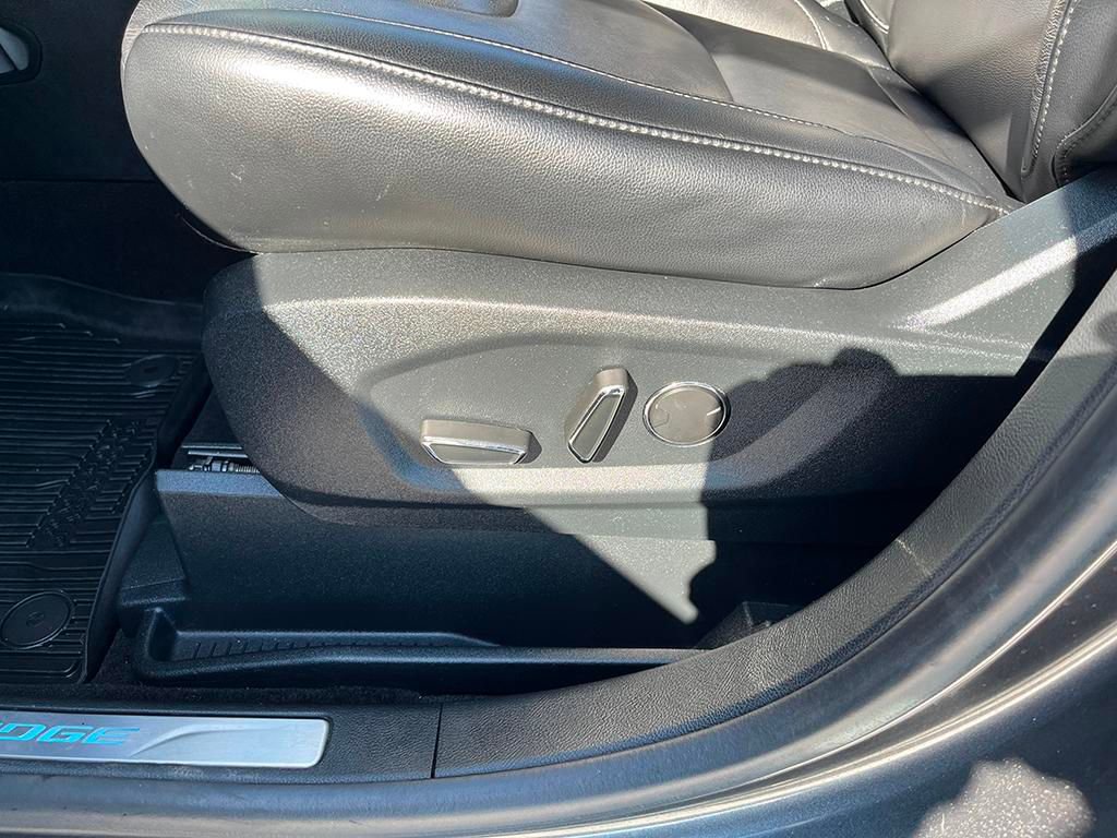 Used 2019 Ford Edge Titanium w/ Cold Weather Package image 18