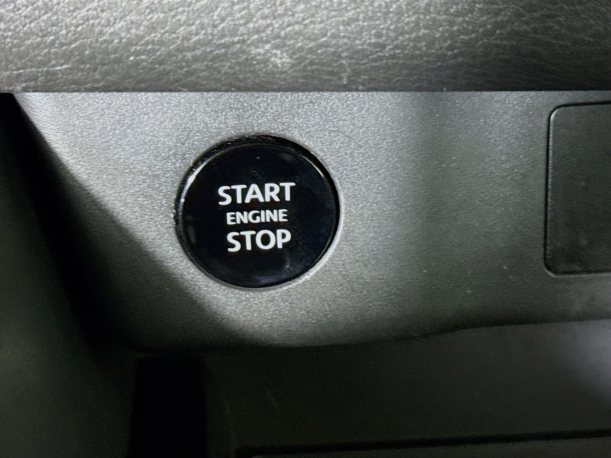 Used 2025 Nissan Rogue SV image 21