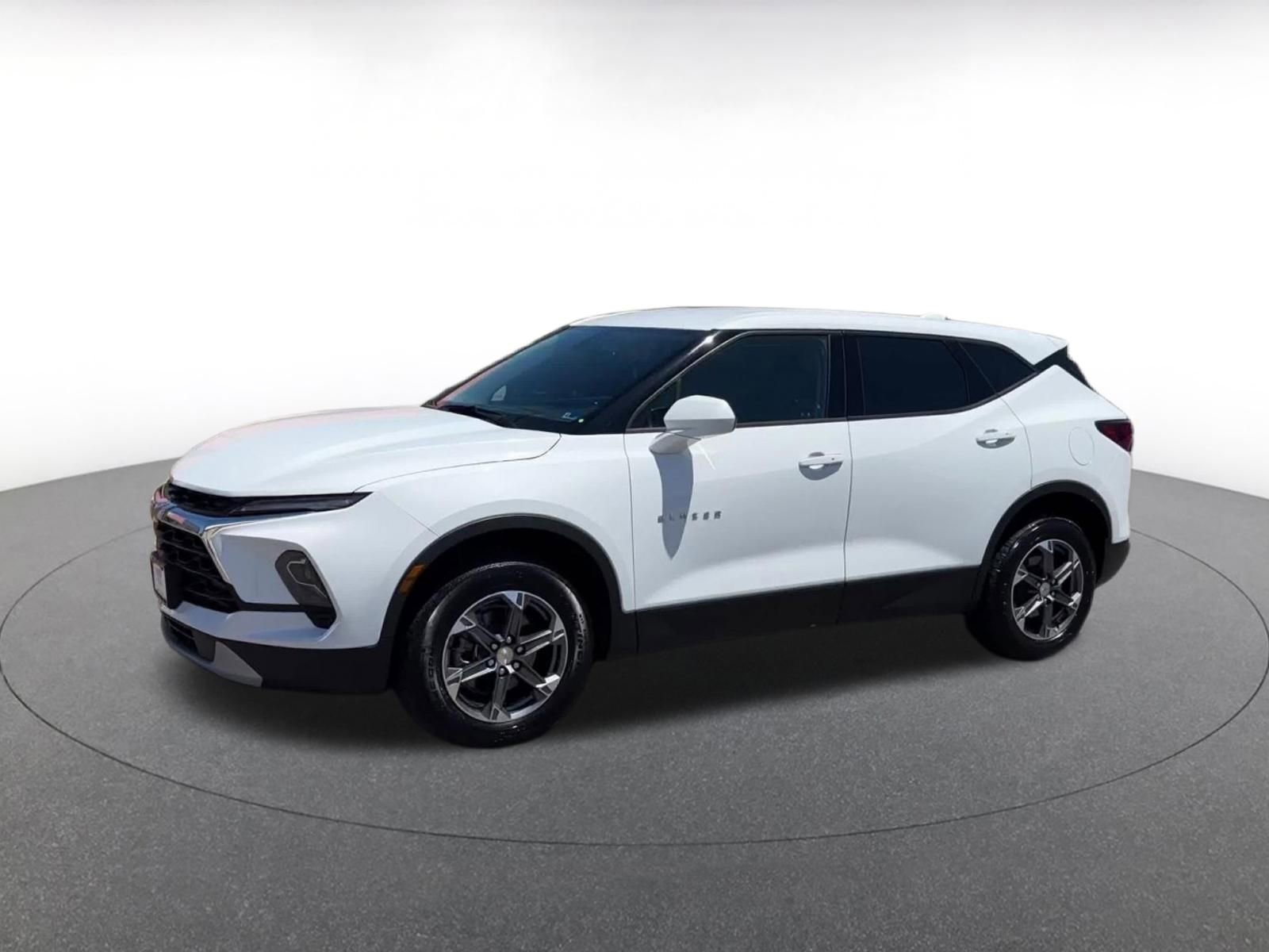 Used 2025 Chevrolet Blazer LT FWD image 9