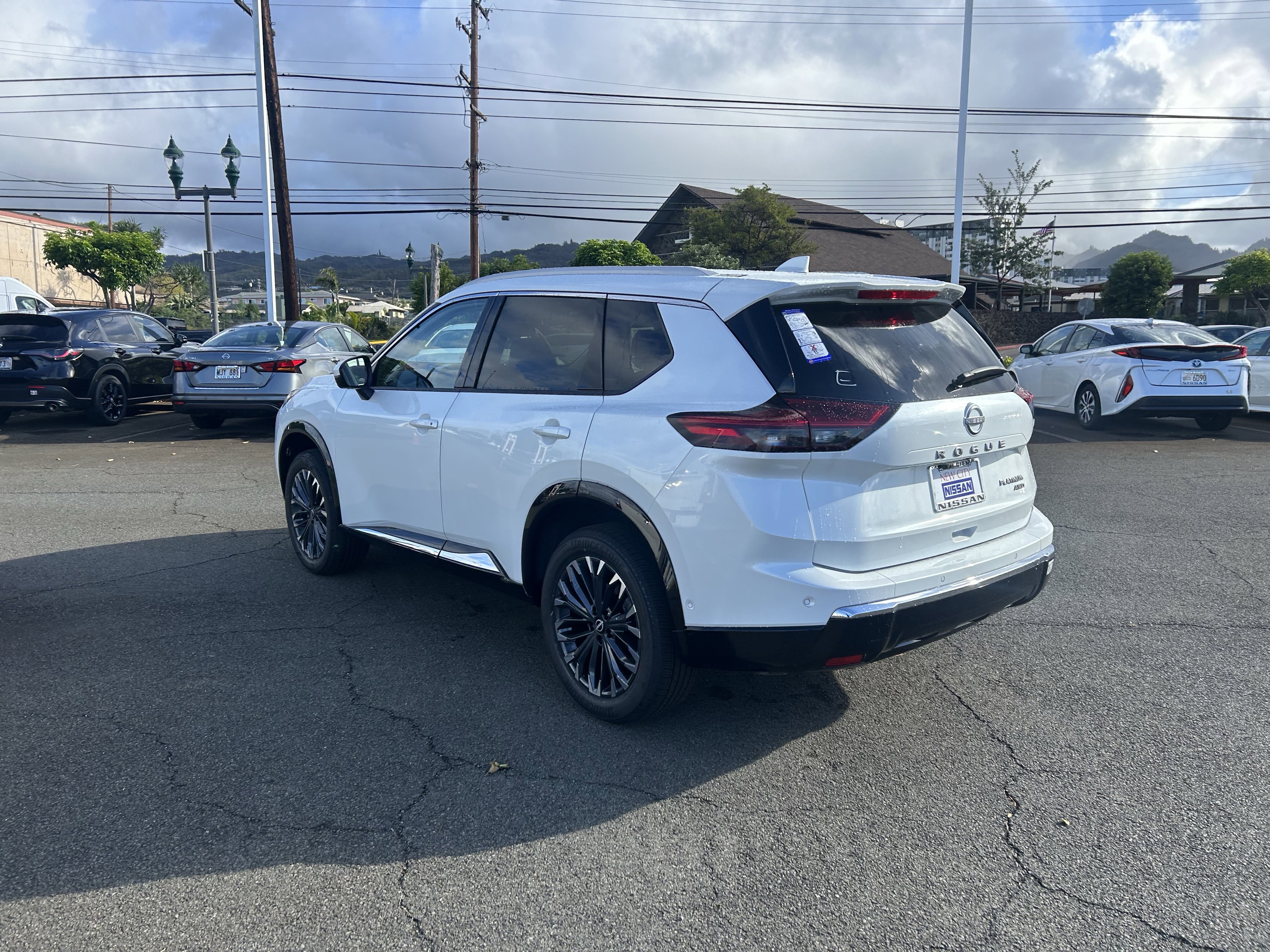 New 2026 Nissan Rogue Platinum image 4