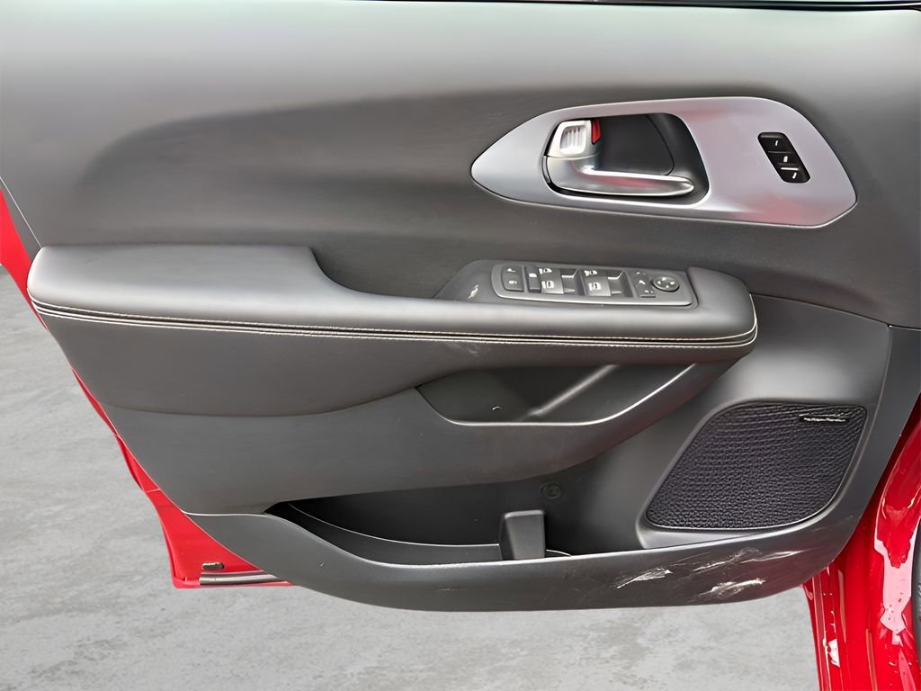 New 2026 Chrysler Pacifica Limited w/ Uconnect Theater Family Group image 27