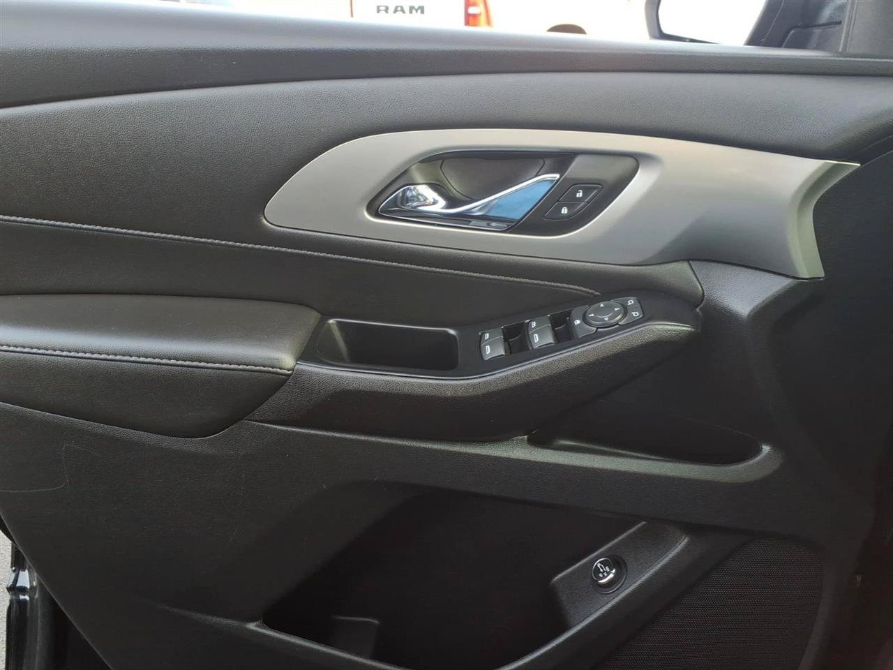 Used 2023 Chevrolet Traverse LT FWD image 12