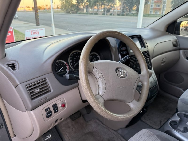 Used 2005 Toyota Sienna CE image 11