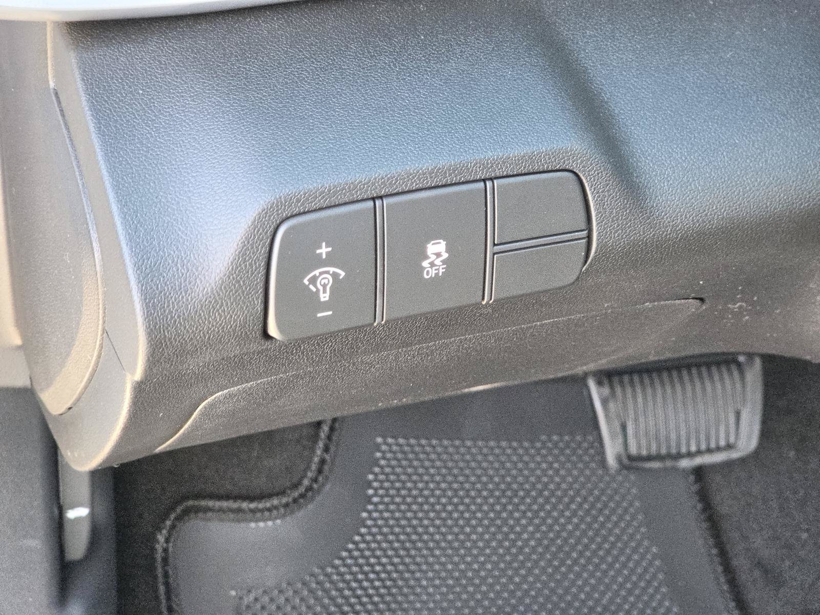New 2026 Hyundai Elantra Limited FWD image 17