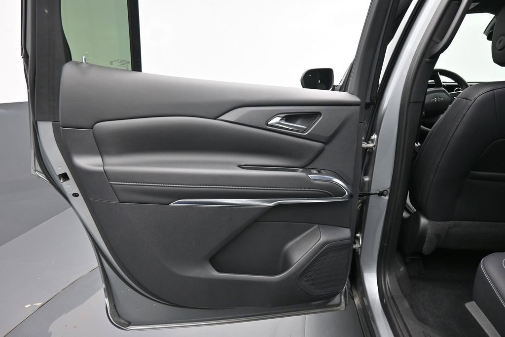 Used 2024 Chevrolet Traverse LT w/ Midnight/Sport Edition FWD image 34